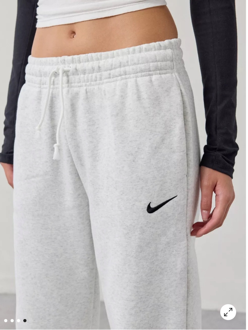 Nike Sportswear Phoenix Fleece High-Rise Oversized Sweatpants - Picture 3 of 5